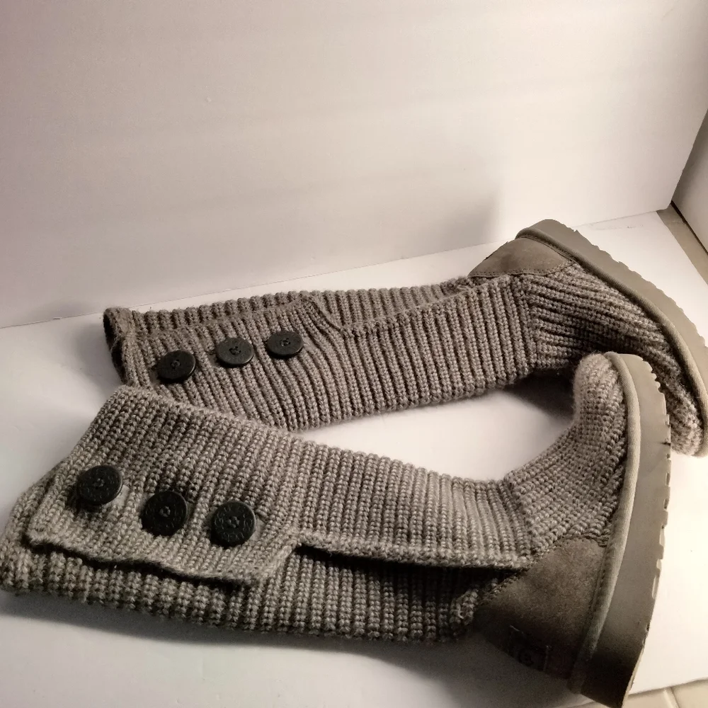 UGG BOOTS - Picture 2 of 5